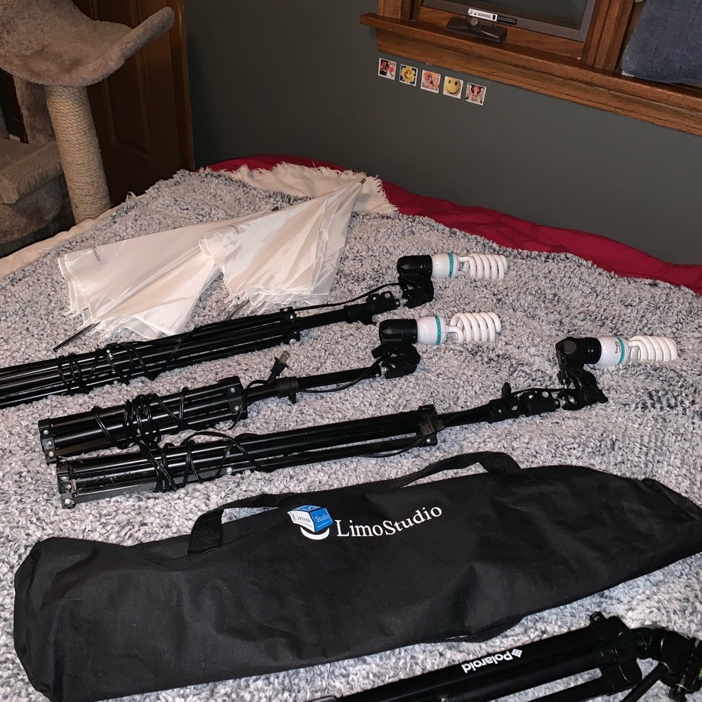 STUDIO LIGHTS WITH TRIPOD SET